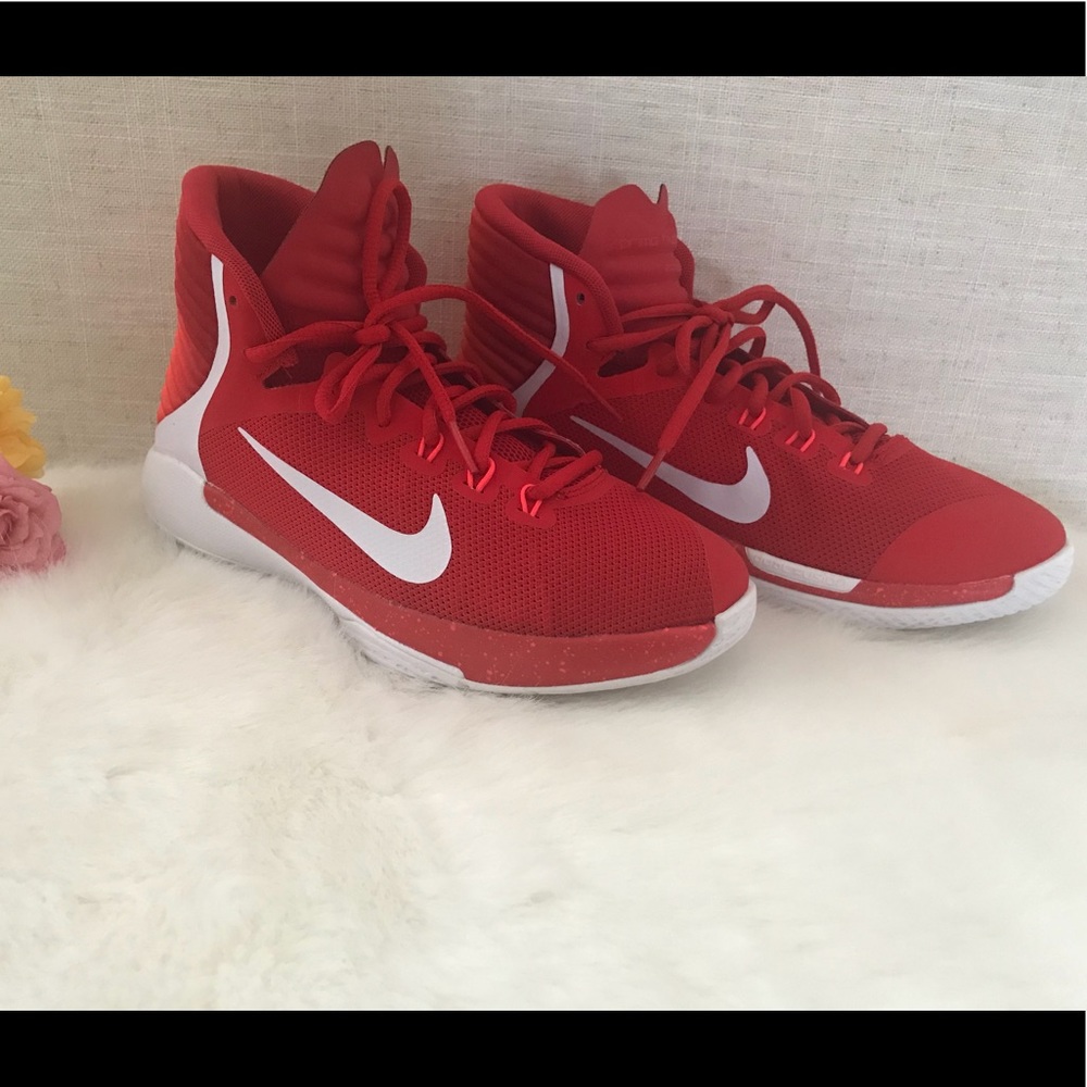 Brandnew Nike running shoes for women size 6